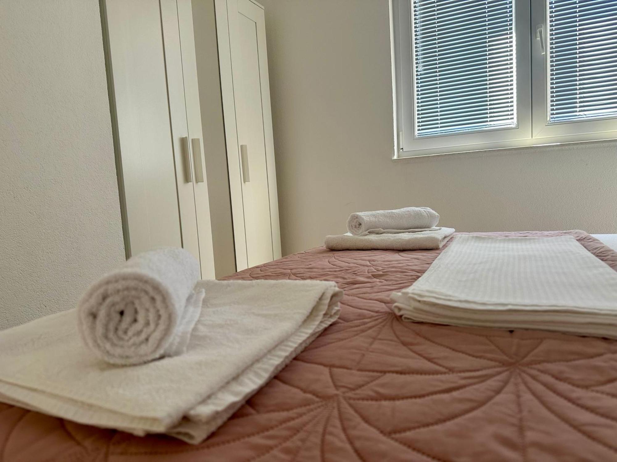 Apartmani Josipa Baška Voda Buitenkant foto